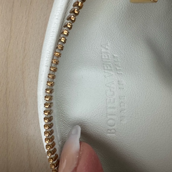 BOTTEGA VENETA
Mini Leather Jodie Bag
Zip fastening
Single top handle - Picture 8 of 12